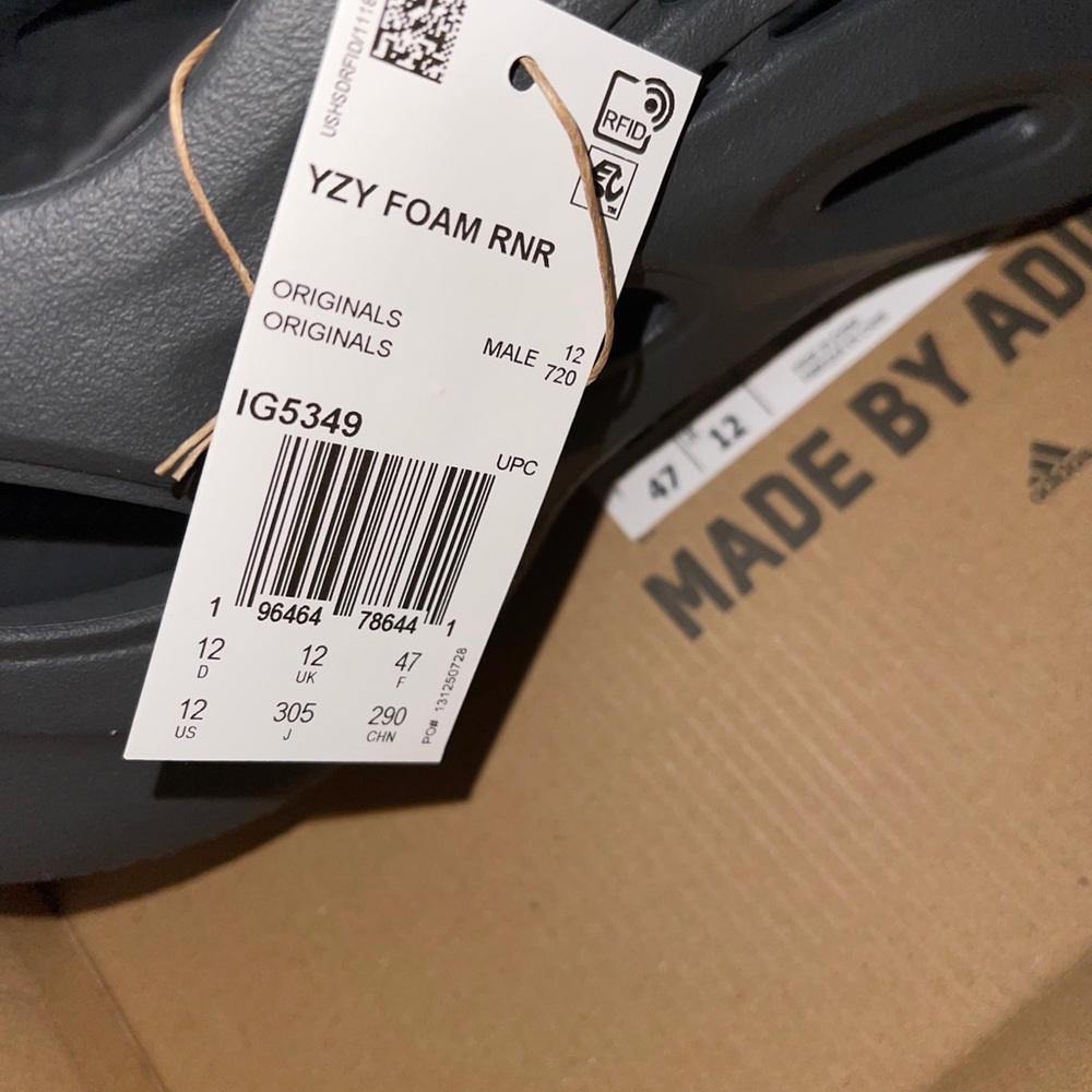 Yeezy Foam Runner Carbon - Picture 5 of 6